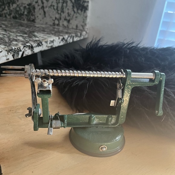 Apple corer. A tool used to core and peel apples - Picture 3 of 5